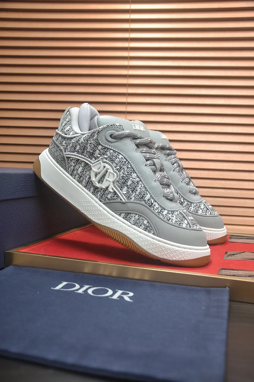Men's men's shoes 💰: 800💶 (top original order) Brand: Dior (Dior) Standard code: Men's code 39-44 (45 customized) Grade: Same as the official website Material: Top original cowhide stitched together Original wear-resistant and lightweight outsole Style category: Fashionable casual shoes Distinguished luxury brand elements top luxury Color: Actual picture color